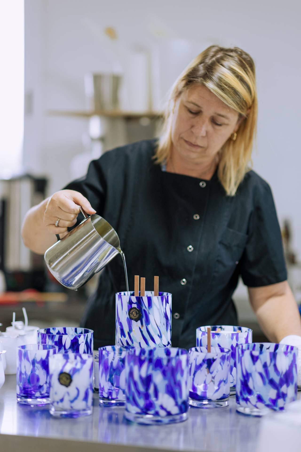 Art & Cires - Bougies en verre soufflé - Atelier remplissage
